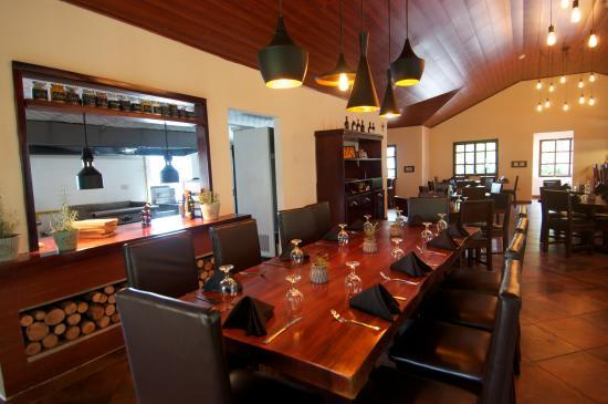 RetroGusto Restaurant & Bar