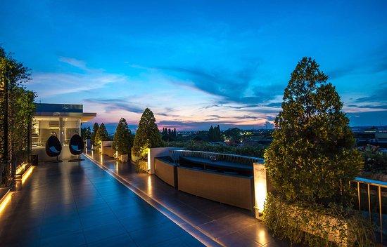 Montezuma Rooftop Lounge