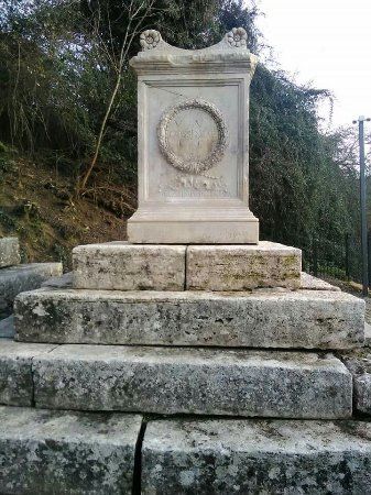 Tomba della Vestale Cossinia