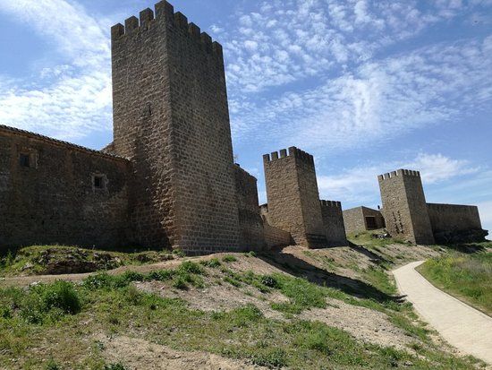 Iglesia-Fortaleza de San Saturnino y Tejado Lomo de Dragón