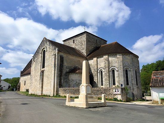 Abbaye Augustine de Fontaine le Comte