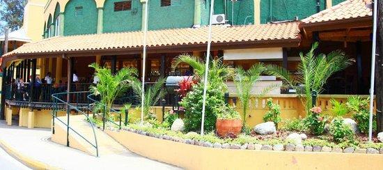 Reggaeally Bar & Grill