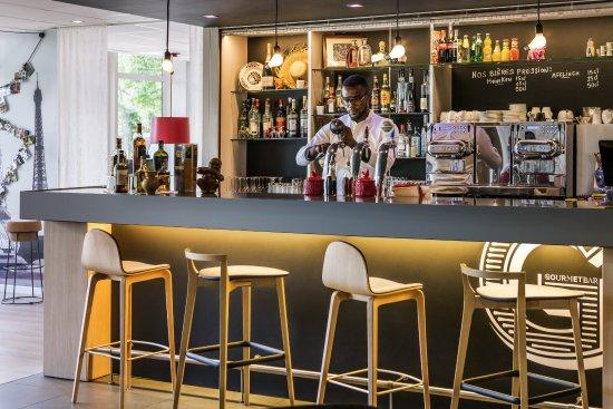 Gourmet Bar