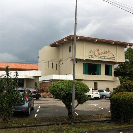 The Cruise Cafe Lounge