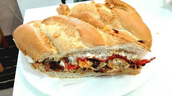 KM.5 Panadería Cafetería