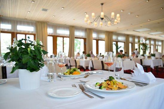 Panoramarestaurant des Hotel-Kurhauses am Sarnersee