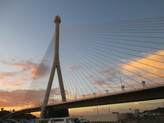 Raja Isteri Pengiran Anak Hajah Saleha Bridge