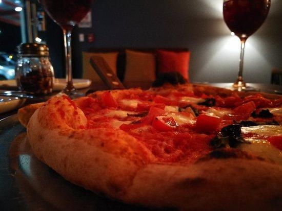 Alberta's Pizza & Wine