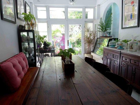 La Belle Maison Cafe