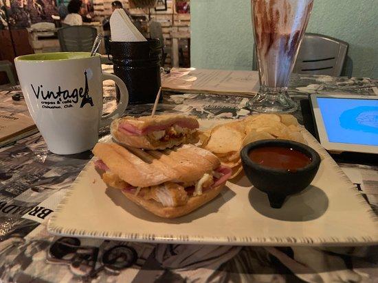 Vintage Crepas y Cafe