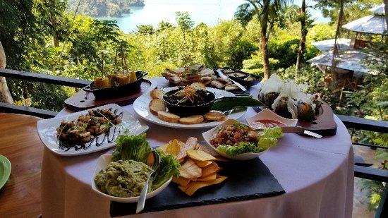 Vista Luna Restaurant at Villa Mango Moon