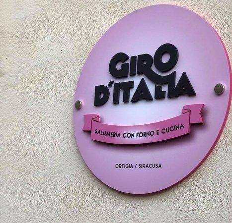 Giro d'Italia Salumeria con Forno e Cucina