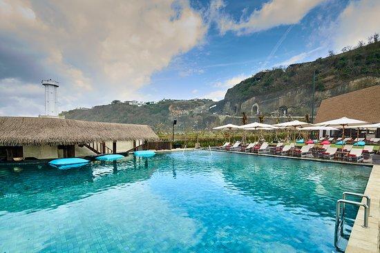 Roosterfish Beach Club