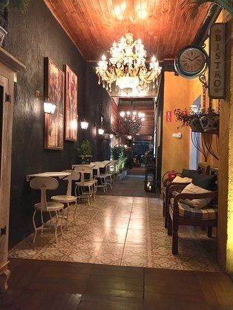 La Innocent Bistro e Bar