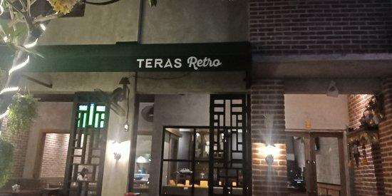 Teras Retro Sport Bar & Grille