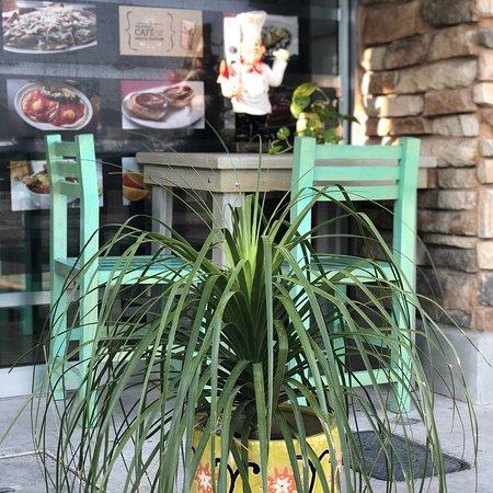 La Divina Restaurante & Cafe