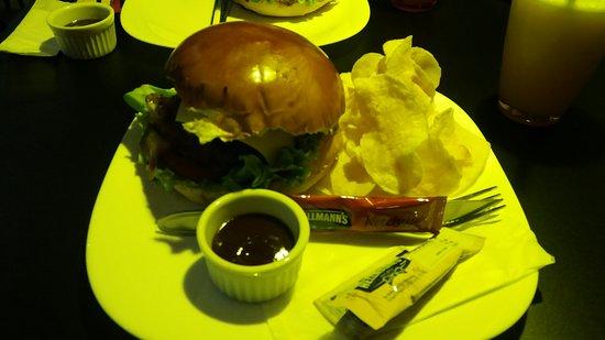 Anos 80 Beer e Burguer