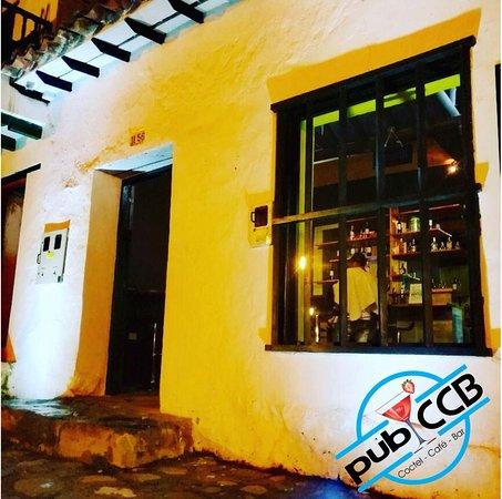 El Coctel Cafe & Bar