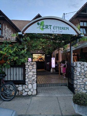 Kert Pizzeria es Sorozo