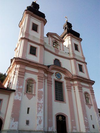 Wallfahrtskirche und Passionistenkloster Maria Schutz