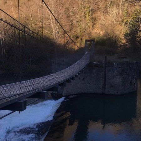 Aribeko Zubi Eserkia / Puente Colgante de Aribe