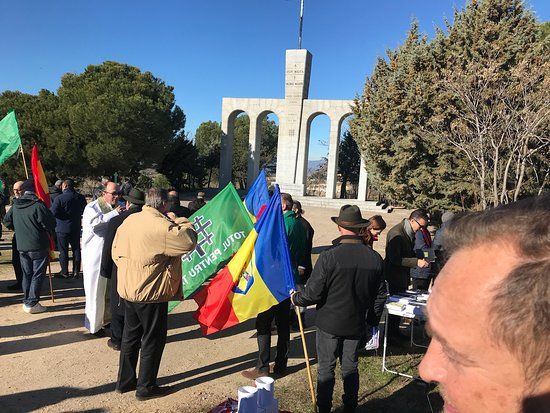 Monumento a Mota y Marin