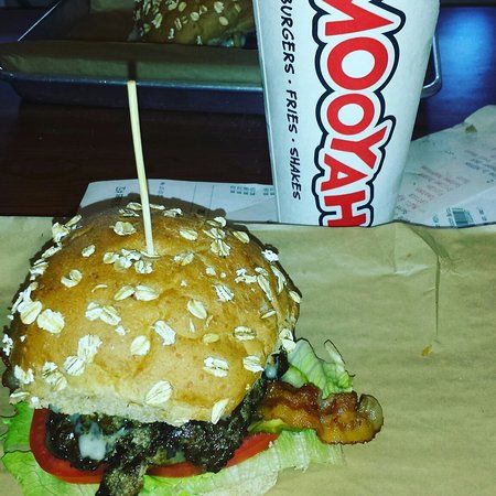 MOOYAH Burgers