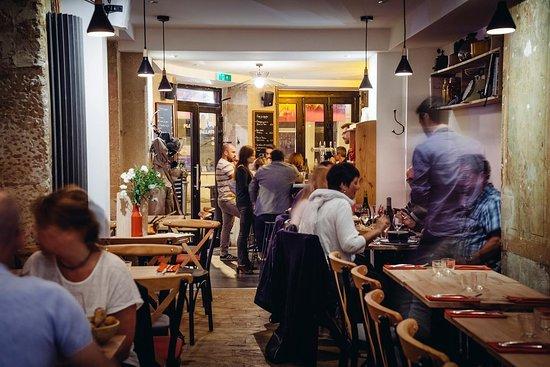 Cocotte Et Tire-Bouchon