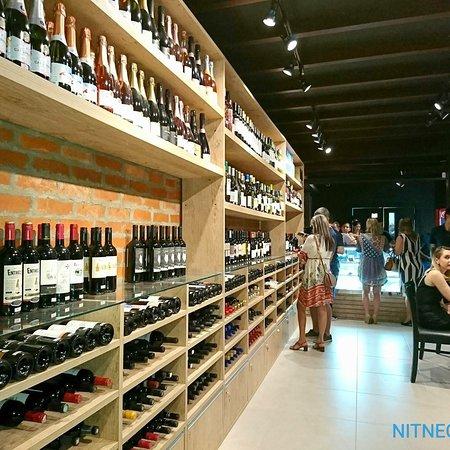 Cavi Emporio & Bistro