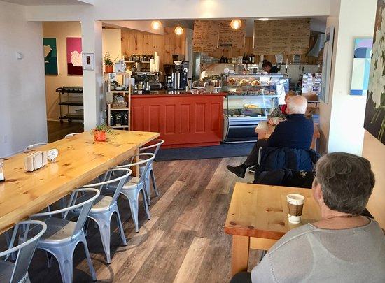 De la Terre Cafe + Bakery