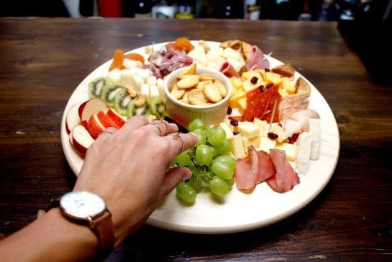 Kozeri Bar & Restaurant