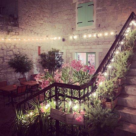 Ćiri Biri Bela Kitchen