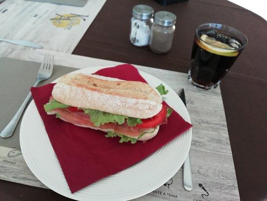 Kitchen & Art Bistro