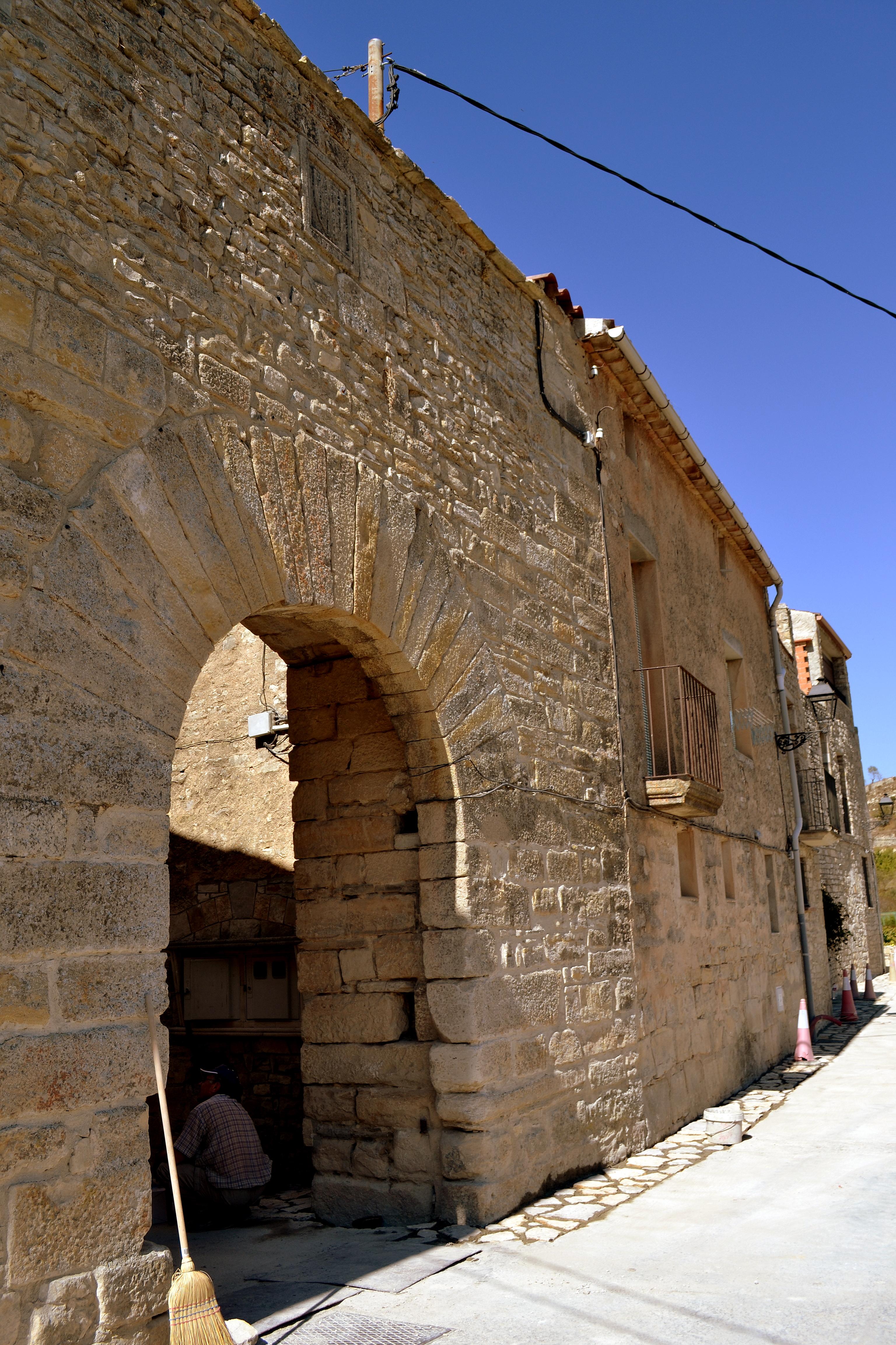 Puertas y Recinto Amurallado