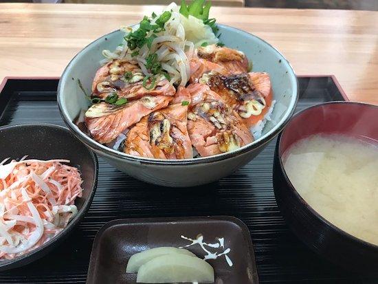 Japanese Kitchen & A Snug Japanese Pub Ren