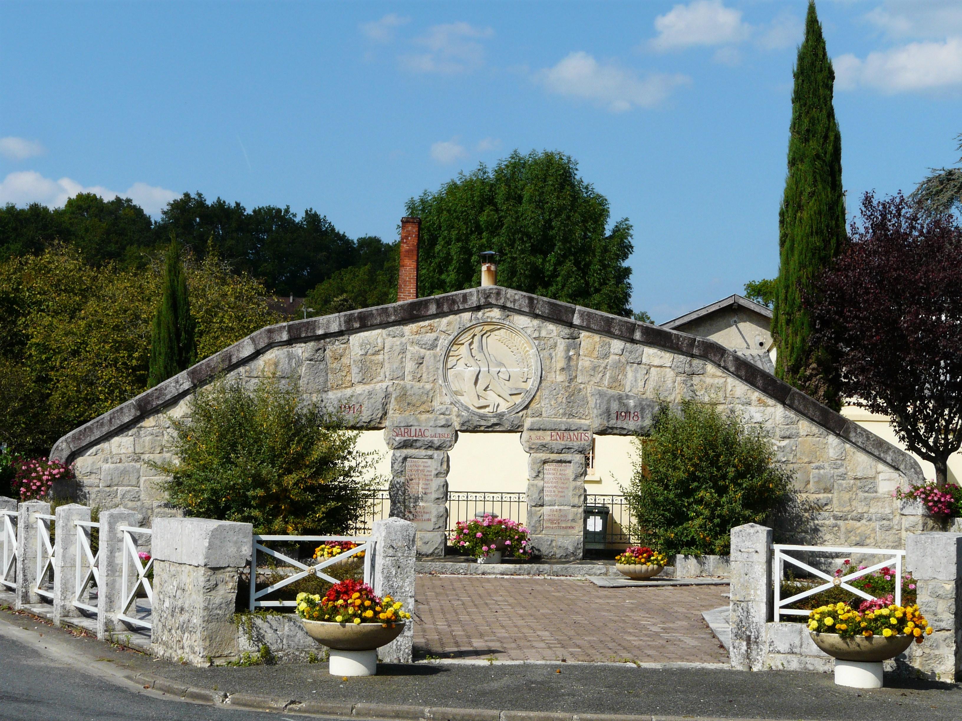 monument aux morts de Sarliac-sur-l'Isle