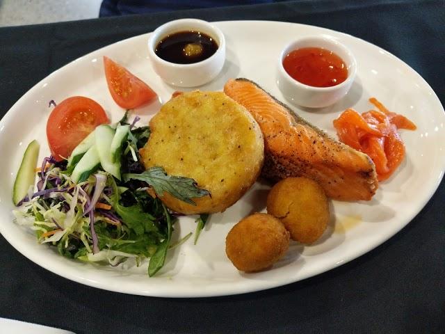 Top Hut Bistro and Bar