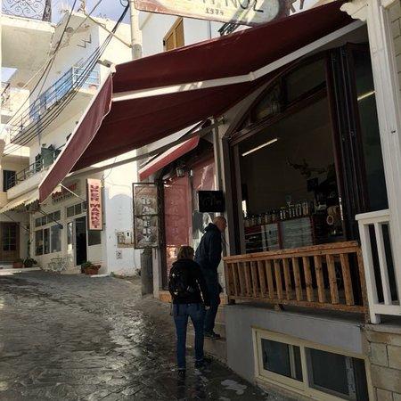 Paradosiakos Sfakianos Fournos Markos & Niki