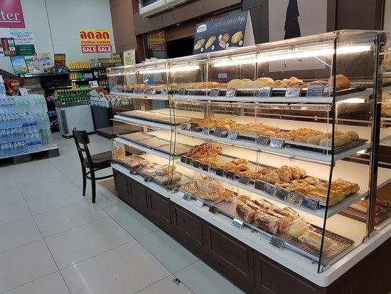 Bellinee's Bake & Brew