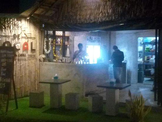 De Local Bar & Grill
