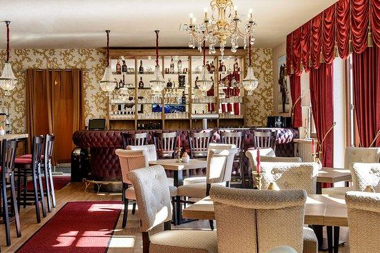 Riverdam Hotel & Steakhouse