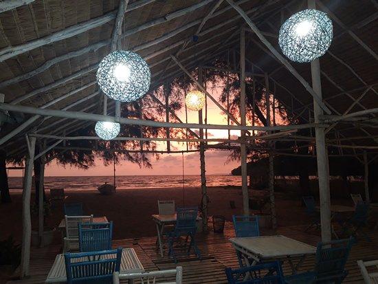 Hula Hula Restaurant & Bungalows