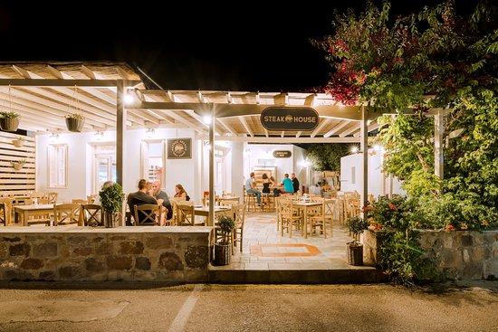 Mavros Xoiros Grill House