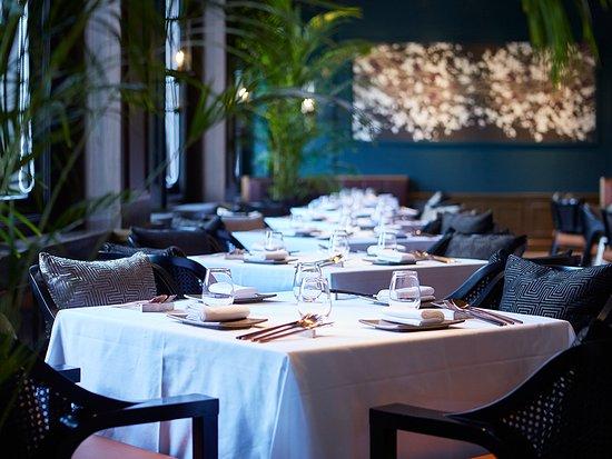 Restaurant RASPBERRY with MOON BAR