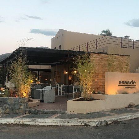 Seaside all day lounge