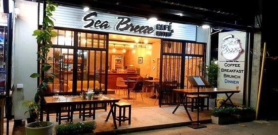 Sea Breeze Cafe' & Bistro By Luno