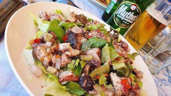 Giovannis Grill House-Cafe