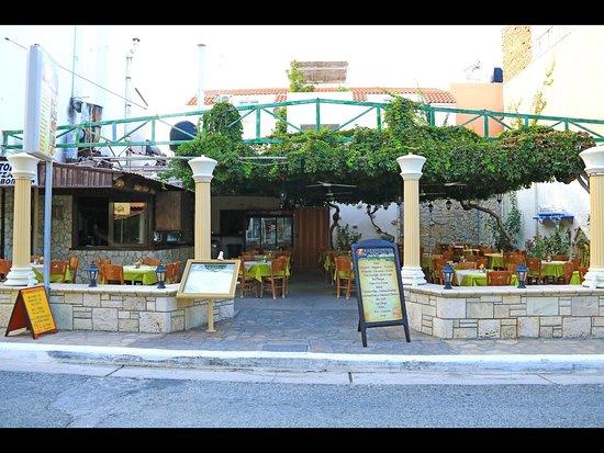 Karavopetra Pizza Restaurant