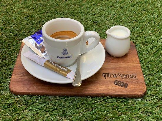 Freya Vintage Shop & Cafe