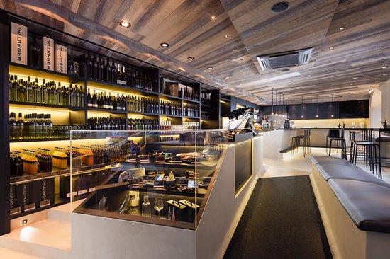 Leo Hillinger Wineshop & Bar Kitzbuehel